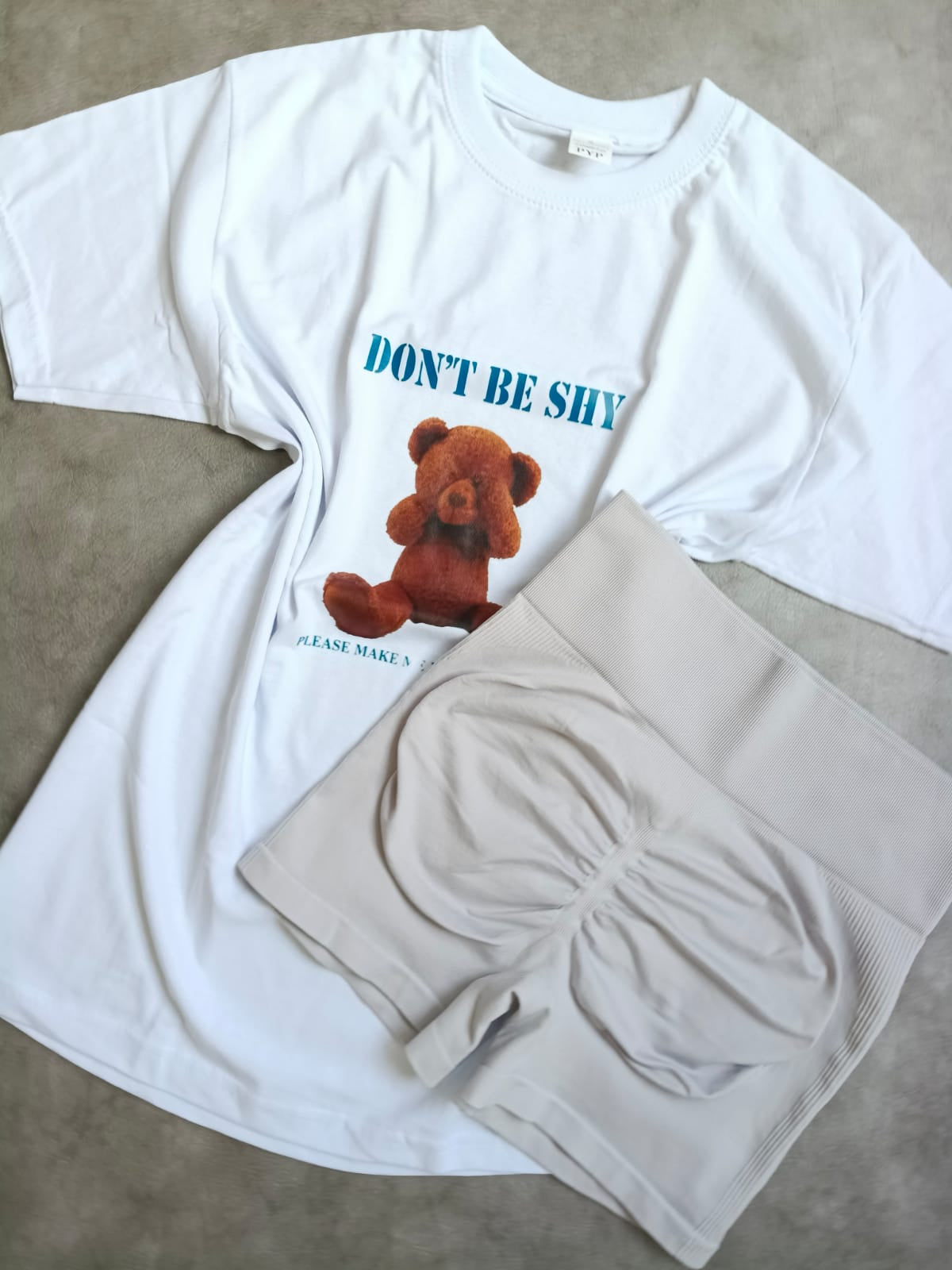 "Curves &amp; Style": Camiseta Oversize + Biker Shorts